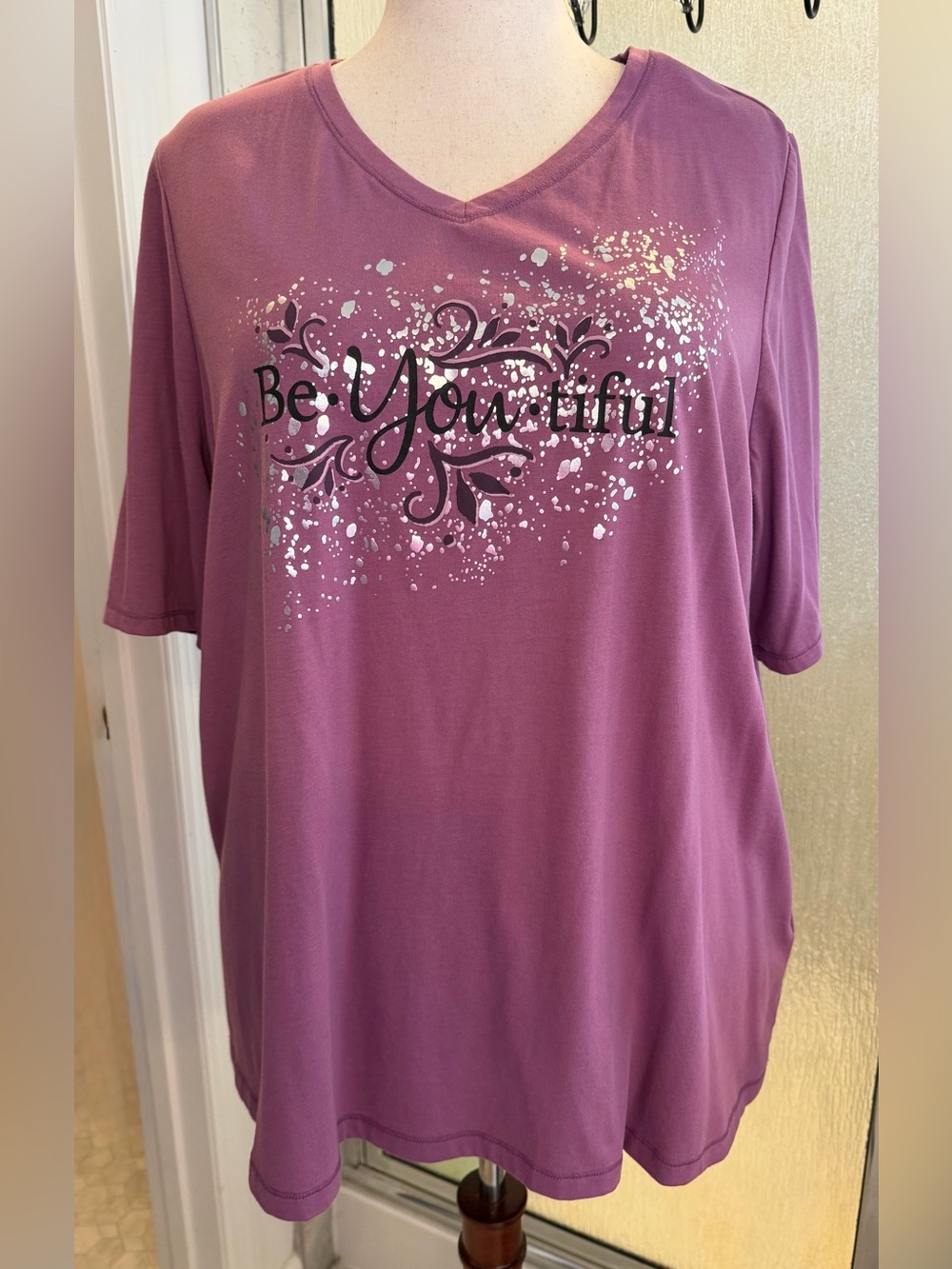 Catherine’s Be-You-tiful Short Sleeve V-Neck Tee in Mauve 1X $20 Like New
